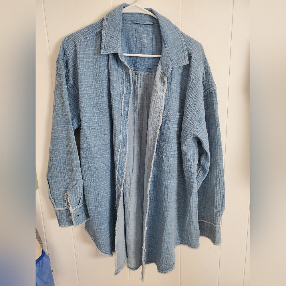 Aerie pool to party button throw over shirt